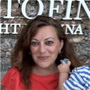 Insegnante di pianoforte, impartisce lezioni a bimbi e adulti